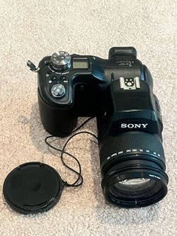 Sony DSC-F828 DSLR Digital Camera with 1 batteries, charger, 8GB memory cards,