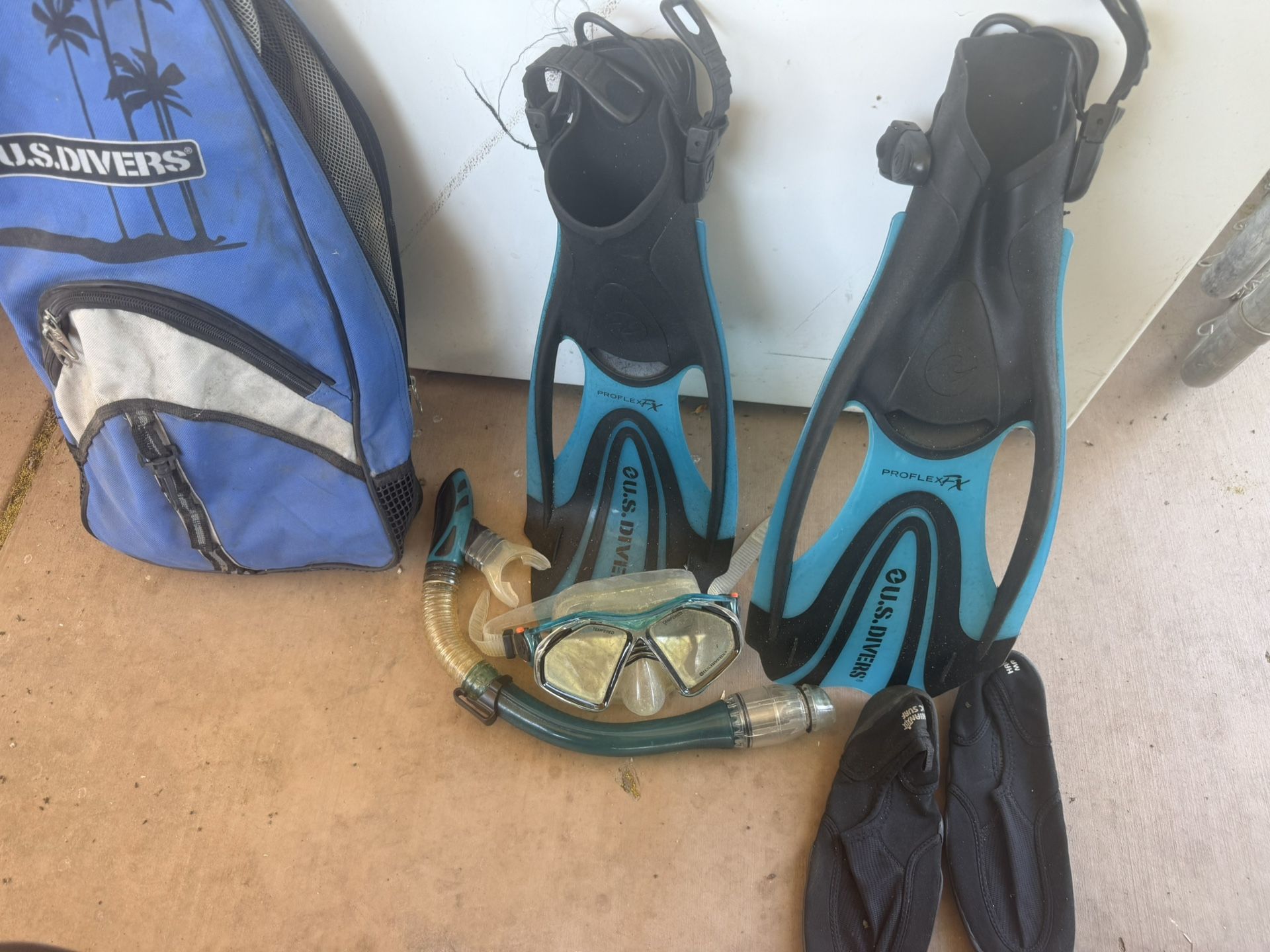 2 sets of high quality Snorkeling Fins And Gear