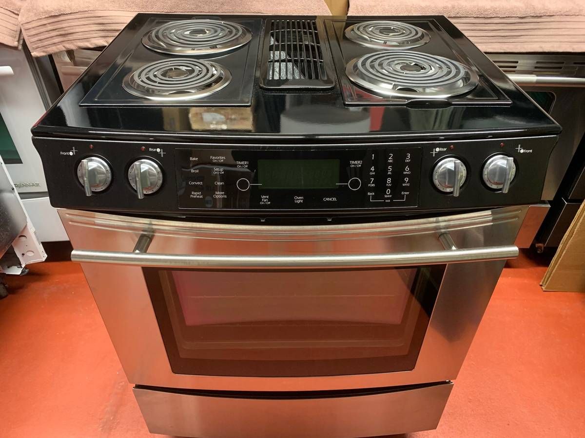 Jenn Air Electric Range (Extra Nice Stainless Ceramic Burner Range