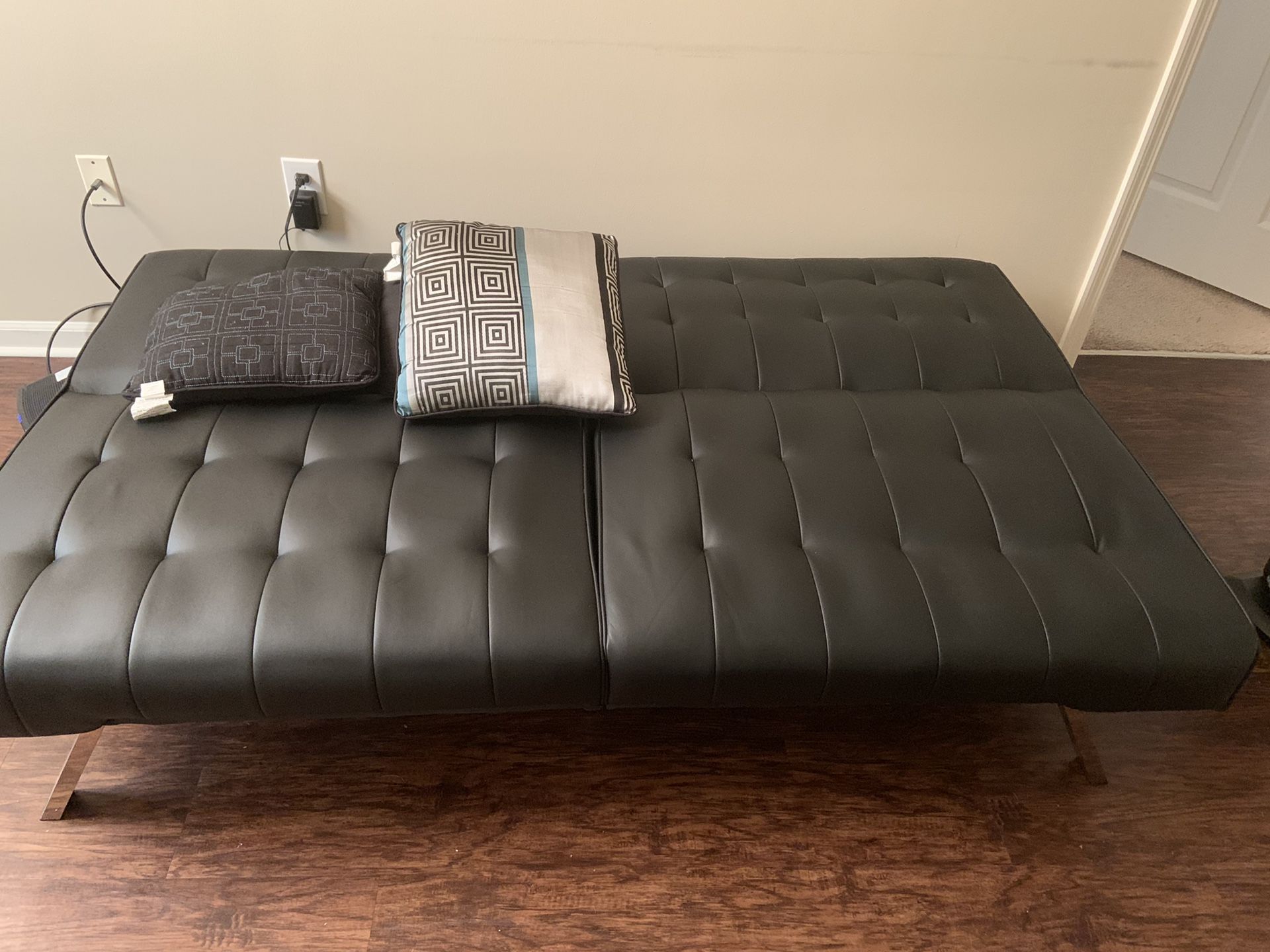 Convertible sofa/futon