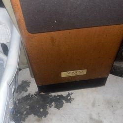 Set Of 2 Vintage Advent Heritage Speakers 
