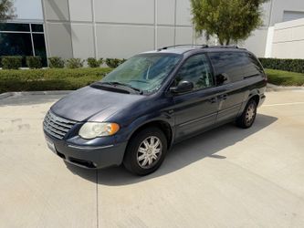 2007 Chrysler town and country special edition