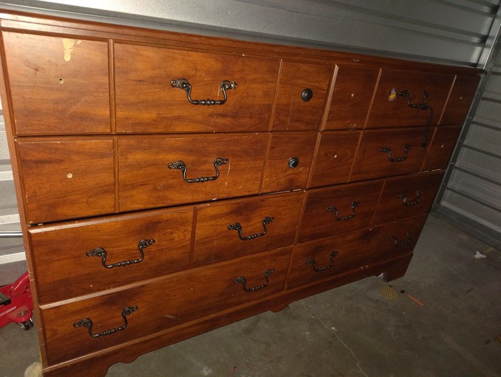 8 Drawer Dresser /6 Drawer Dresser