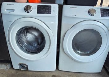 🔥 Samsung Front Load Washer & Dryer Set 🔥
Both work great and are ready to use! 💪