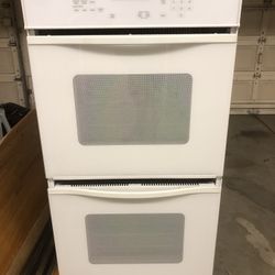 jenn air expressions double oven Perfect working condition  Only serious buyer  400$ or best offer. 
