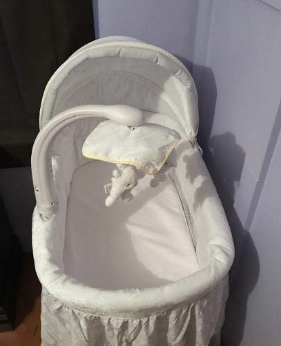 Delta Bassinet With Mobile