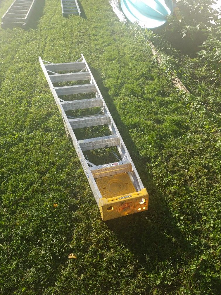 Aluminum ladder 8'