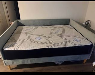 Full sized Bed / Daybed
