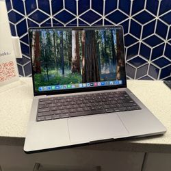 2024 MacBook Pro 14” M3 🛑 $70 Down! 