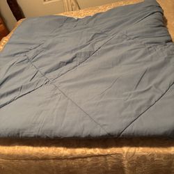 Queen Comforter J. C. Penny, Clean, No Stain No Tear
