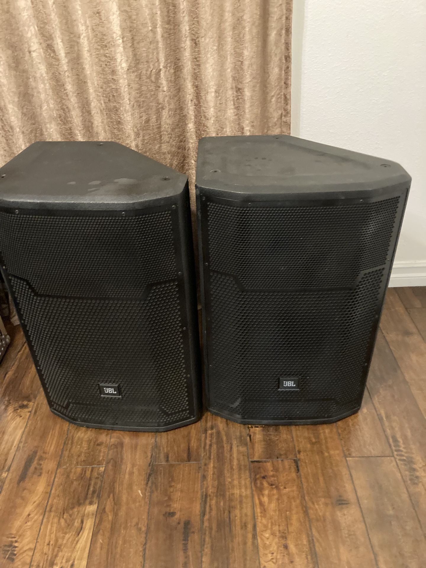 2 JBL PRX715 Two-Way Active Powered Speaker (Pair) - 1500W of Legendary JBL Sound and Power! 🔊 A True Professional Workhorse: Matched Pair of JBL PR