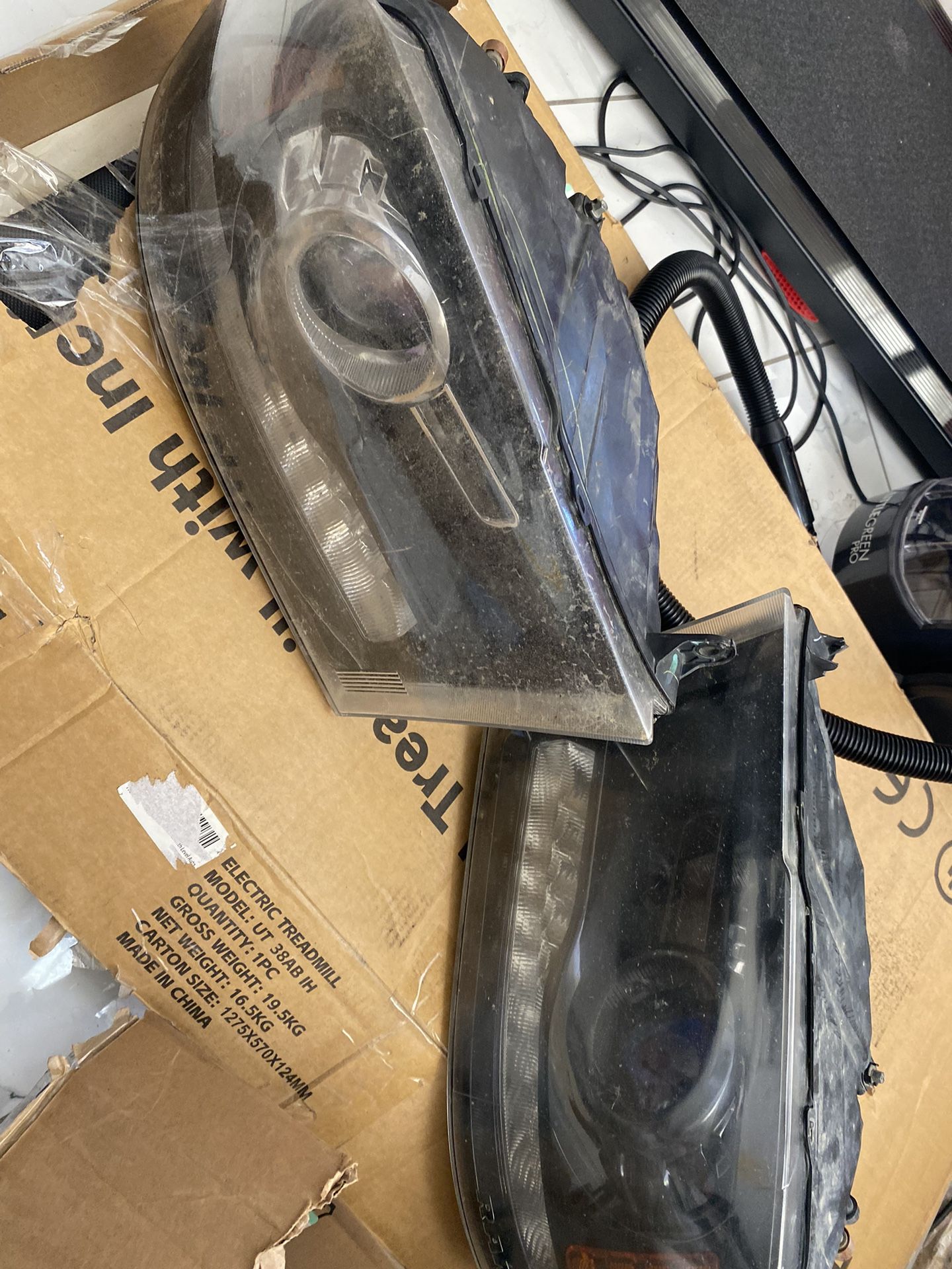 1 Pair Of Ram Truck Headlights 