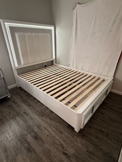 Ashley Chalanna glam queen size bed