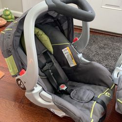 Like NEW Car seat With 2 Bases