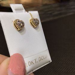 10k Gold Diamond Heart ❤️❤️❤️ Earrings 3D Style With Screw Back .