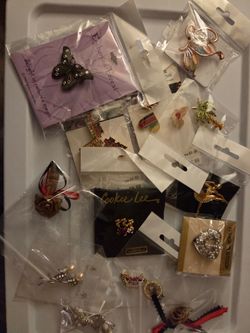 Brooch Lot