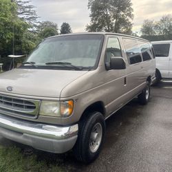 2001 Ford Econoline Wagon