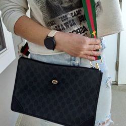 Authentic Vintage Gucci GG Monogram Supreme Clutch Crossbody Bag