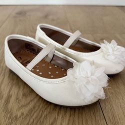 White toddler girl shoes size 7