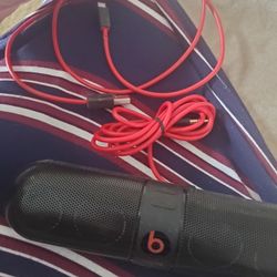 Beats Pill Comes With Aux Cord And Charging Cord