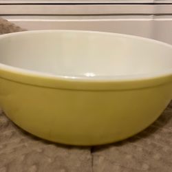 Large Yellow Pyrex Bowl