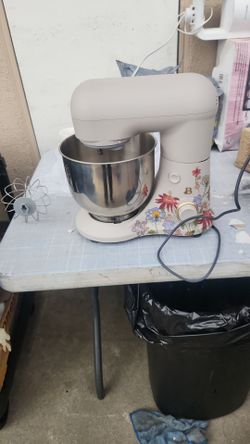 Drew Barrymore 3.5 Qt or 5.3 Qt Stand Mixer in the Wildflower Porcini Taupe (se hable español)