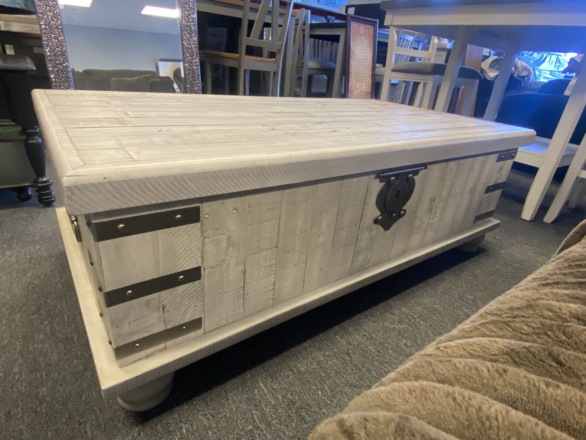 Lift Top Farmhouse Style Coffee Table