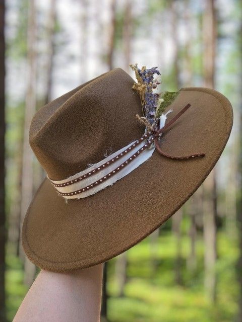 PENDING SALE🌾 Brown Wide Brim Rancher Hat – Satin Band, Leather & Silver Studs, Dried Lavender Bouquet 🌸