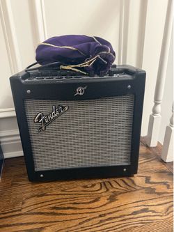 Fender MUSTANG  Amp, Like new condition