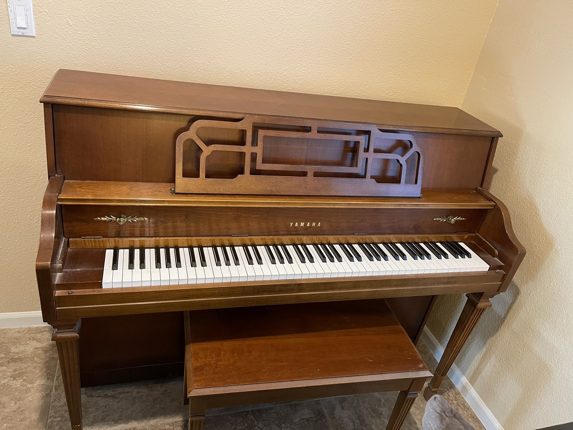 Yamaha Upright Piano M500