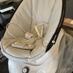 4moms MamaRoo baby swing