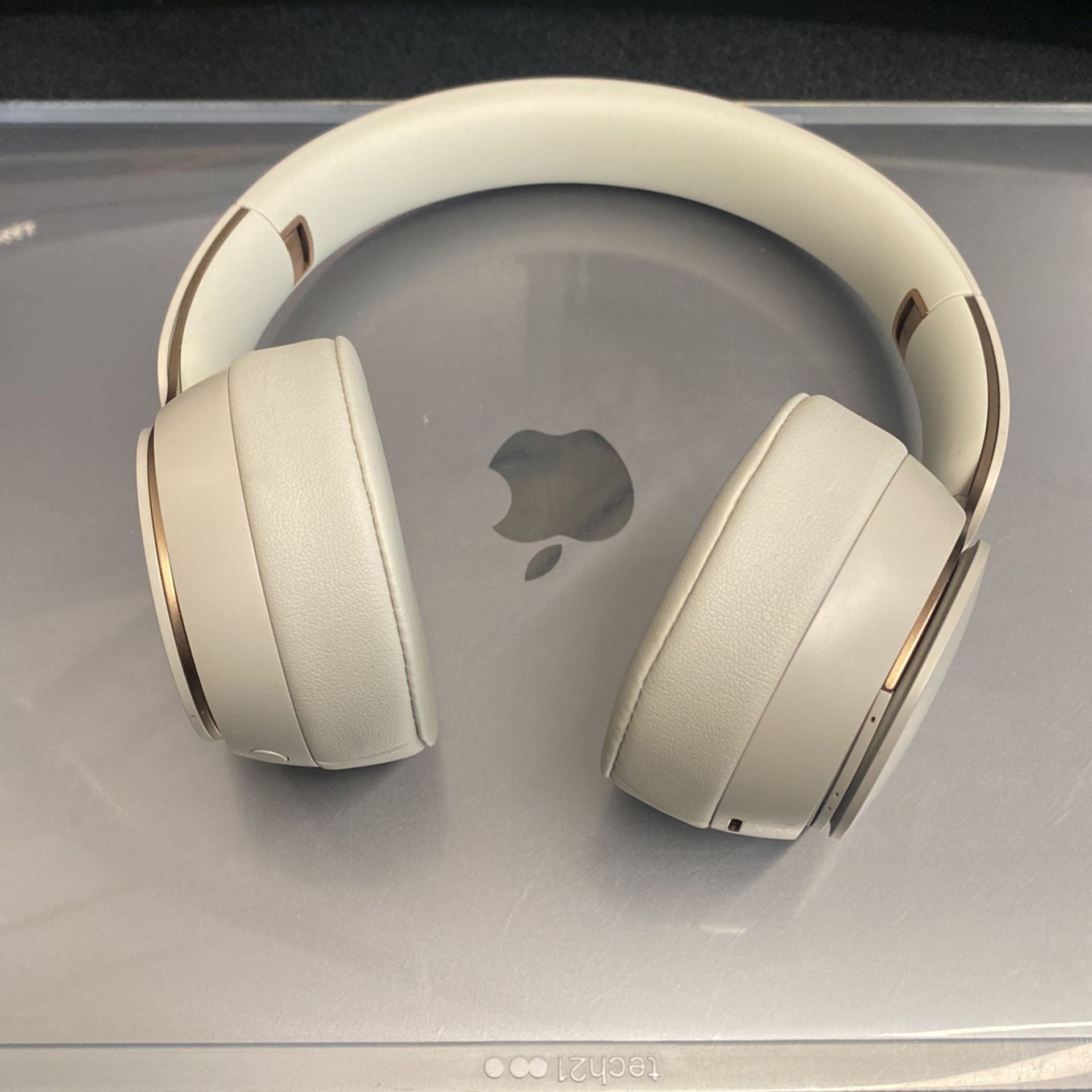 Beats Solo Pro Wireless Noise Cancelling On-Ear Headphones with Apple H1 Headphone Chip - Gray