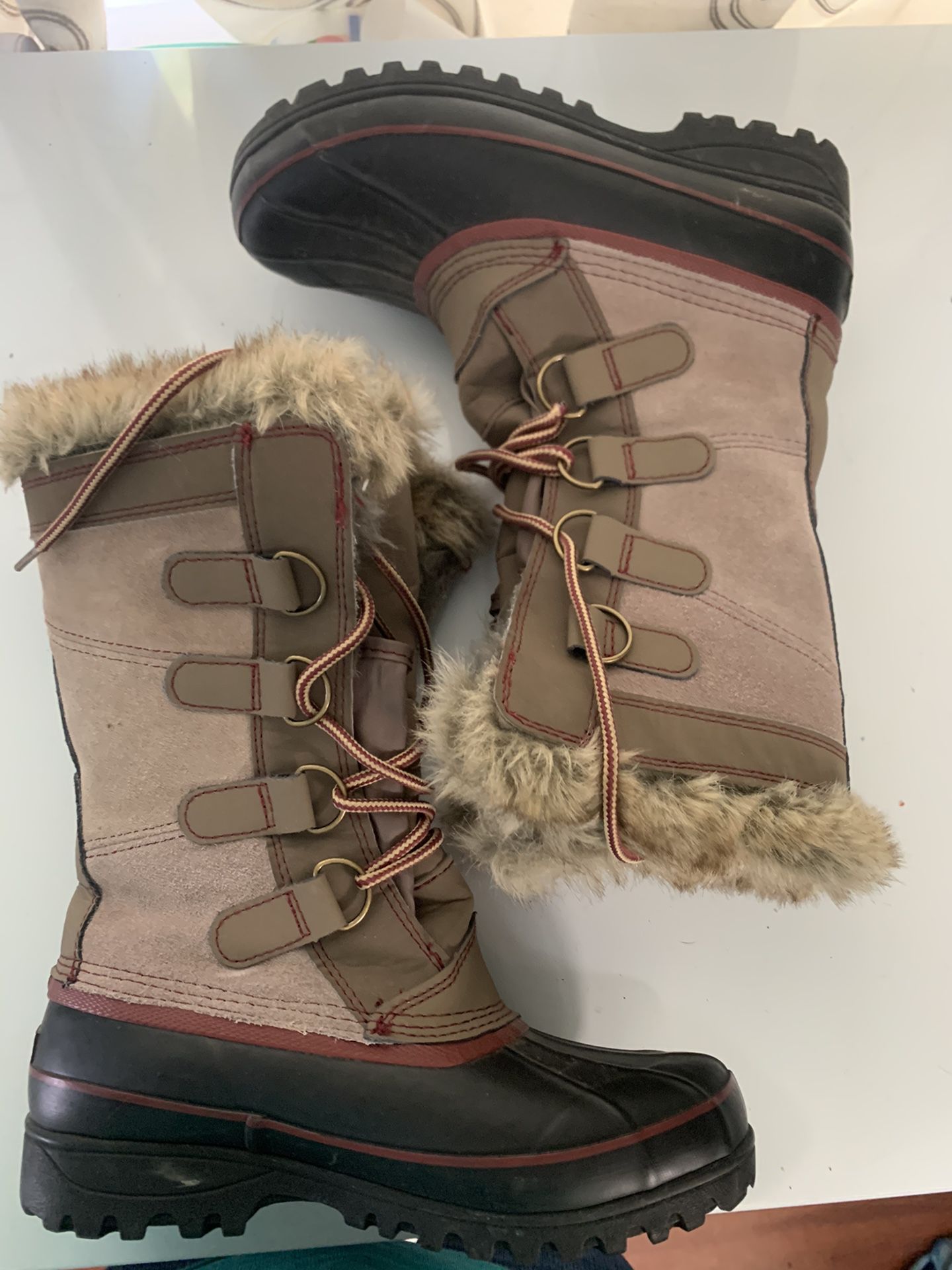 Khombu size 6 snow boots women’s