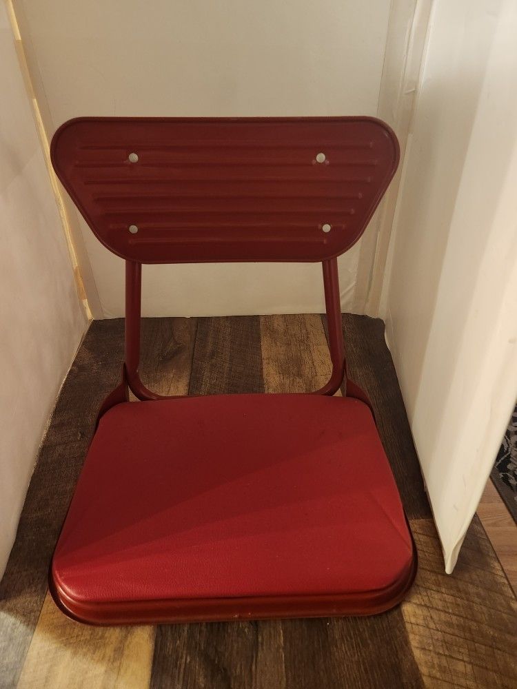 3 Bleacher Seats (Metal)
