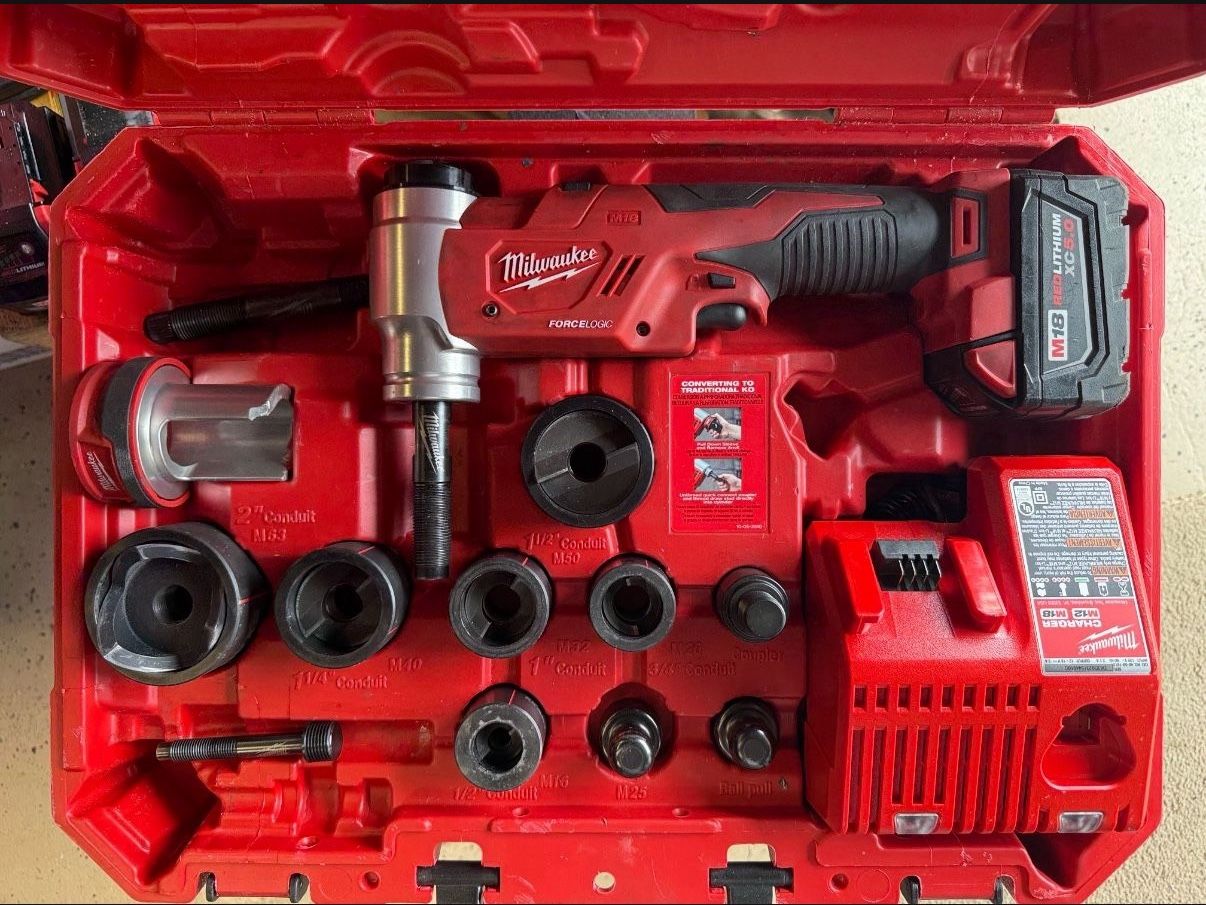 Milwaukee M18 FORCELOGIC Knockout Tool (2677-20)