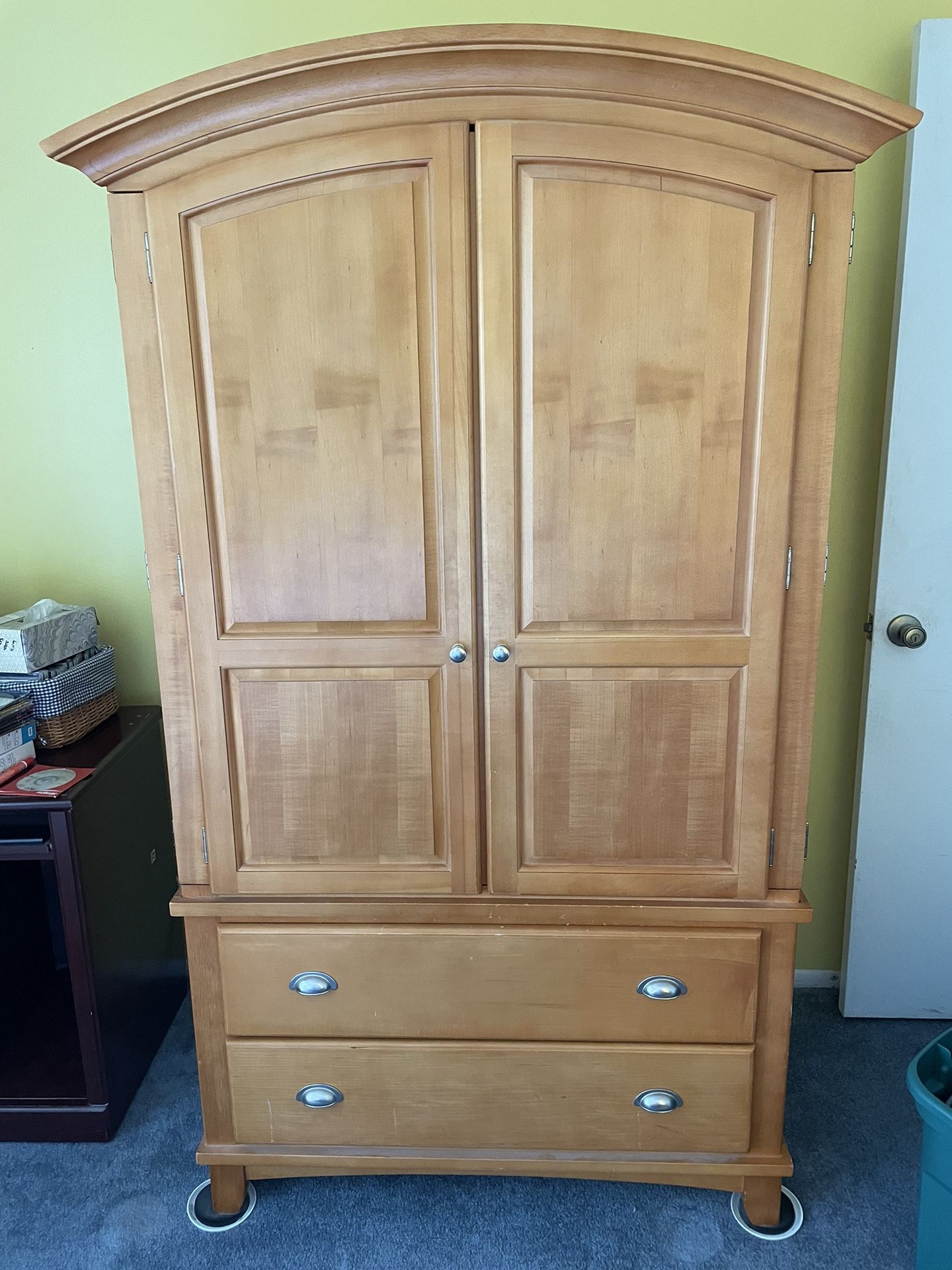 Rooms To Go Large Armoire