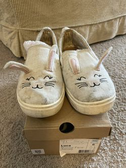Toms Bunny Canvas Shoes Youth Size 6/Womens Size 8