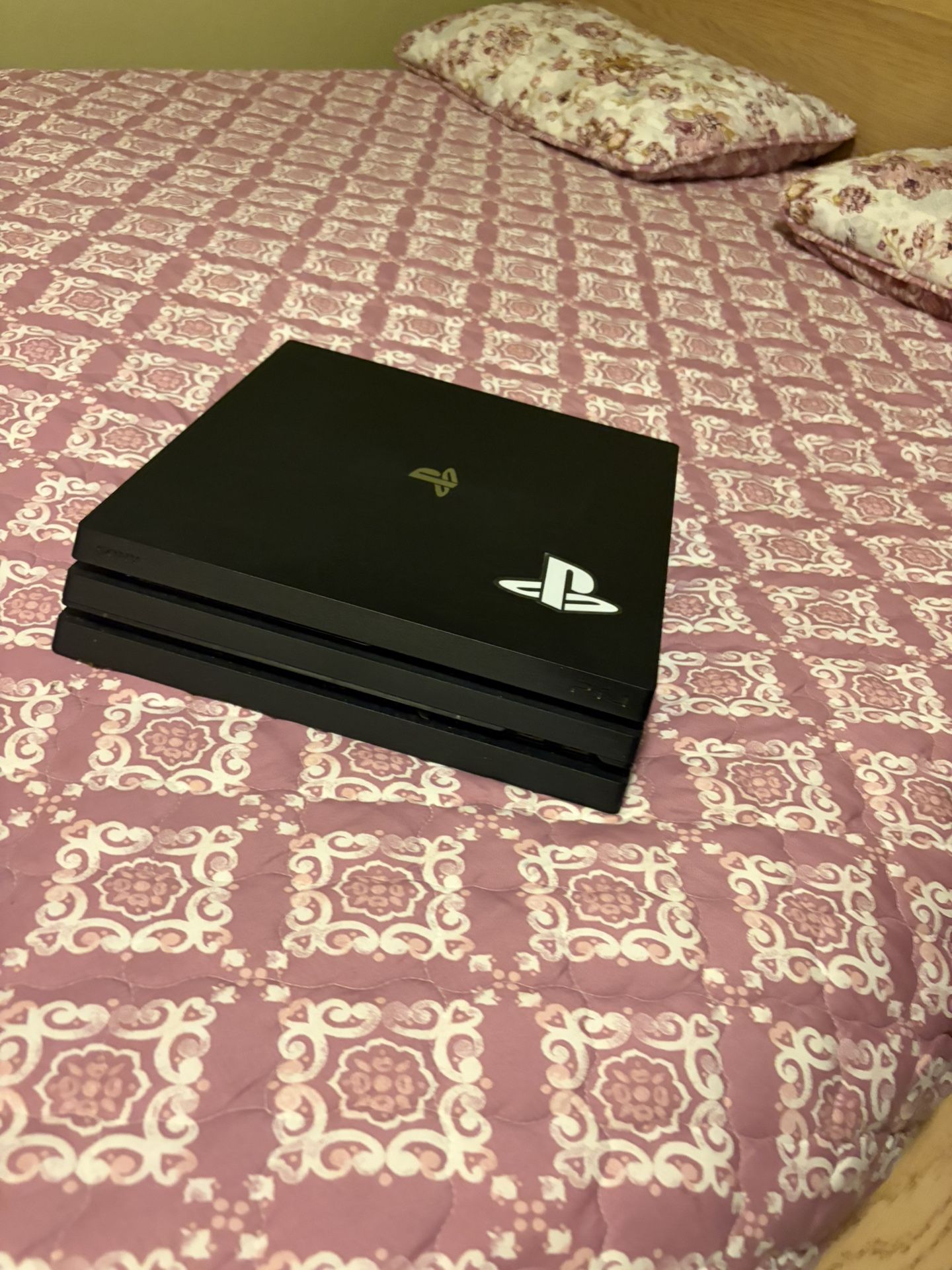 PS4 Pro Bundle – 3 Controllers + Gaming Headset 