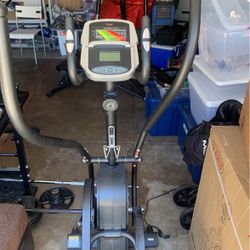 Sunny Health & Fitness  Elliptical 