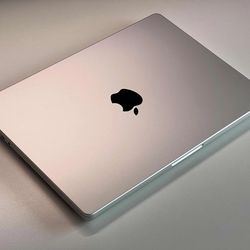 MacBook Pro (2025) M5 Chip New Open Box 14’ Silver Nano Texture Screen