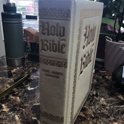 Holy Bible King James Version White and Gold Hardcover 1973 