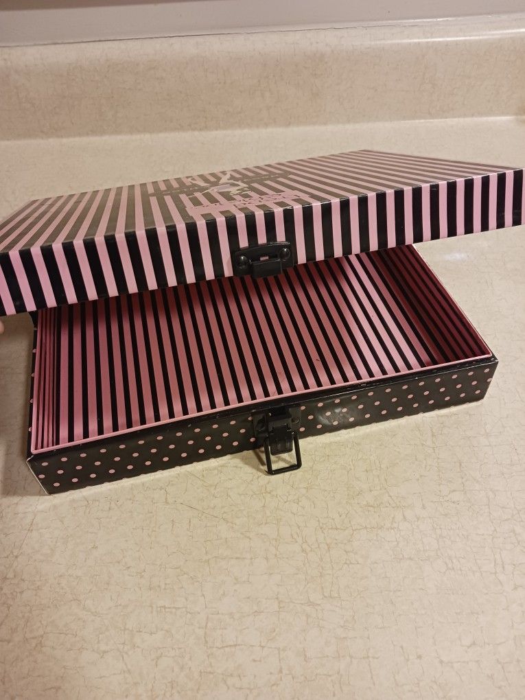 Caja De Accesorios .