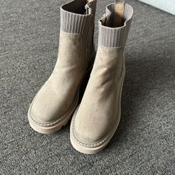 Universal Thread Chelsea Lug Boots Size 8 - Brand New