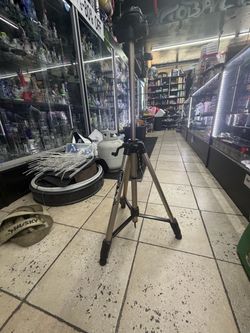 GorPro Pro-Style Camera Tripod with Crank Height Adjustment & Pan Head