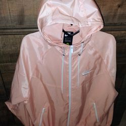 FIRM IN MERCED WOMENS NIKE WINDBREAKER SIZE MEDIUM CAN ALSO FIT A LARGE