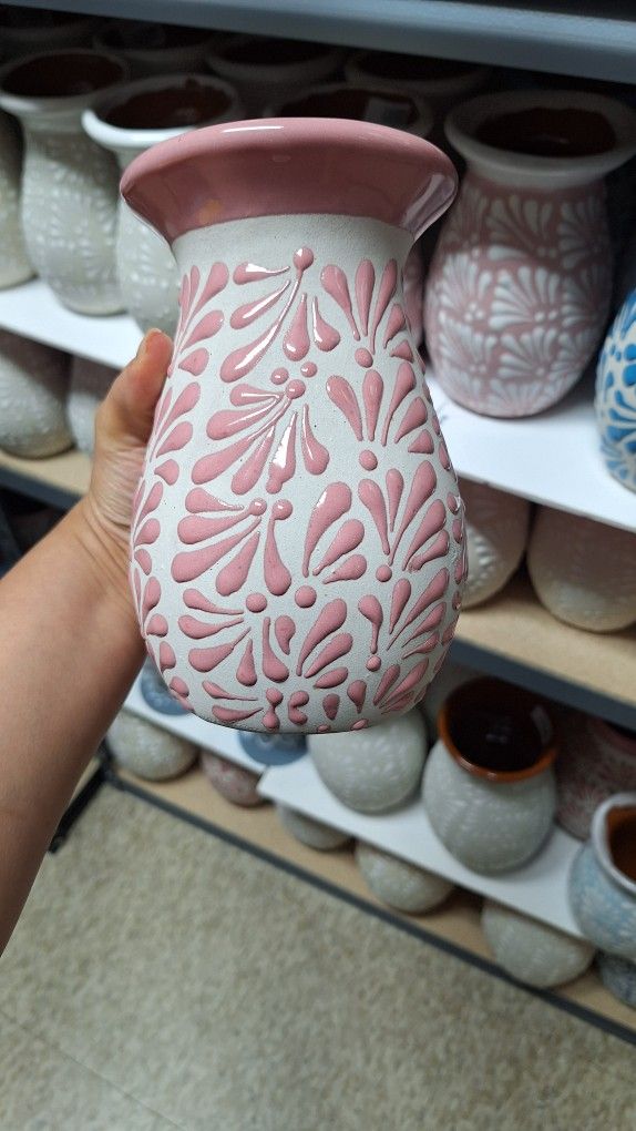 🩷Engobe White/pink Flower Vase 🩷