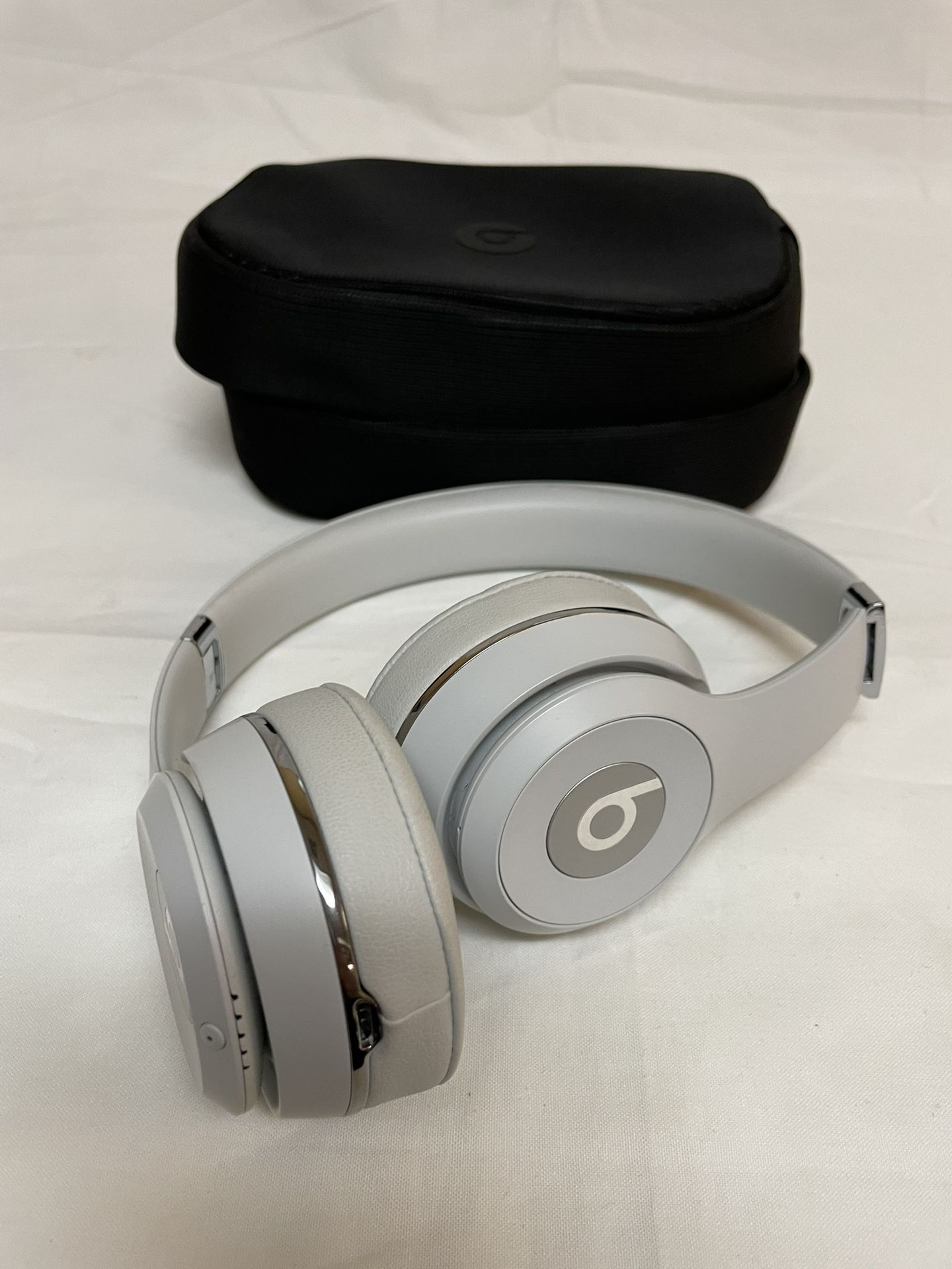 Beats Solo3 Wireless On-Ear Headphones - Satin Silver