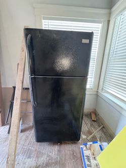 Frigidaire Top Freezer Refrigerator