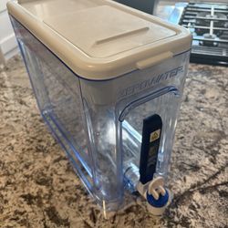 Zerowater 32 Cup Ready Read Water Filtration Dispenser 