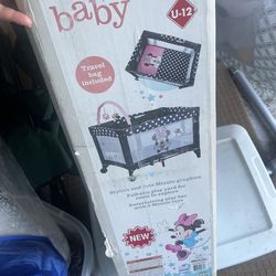 Baby play yard